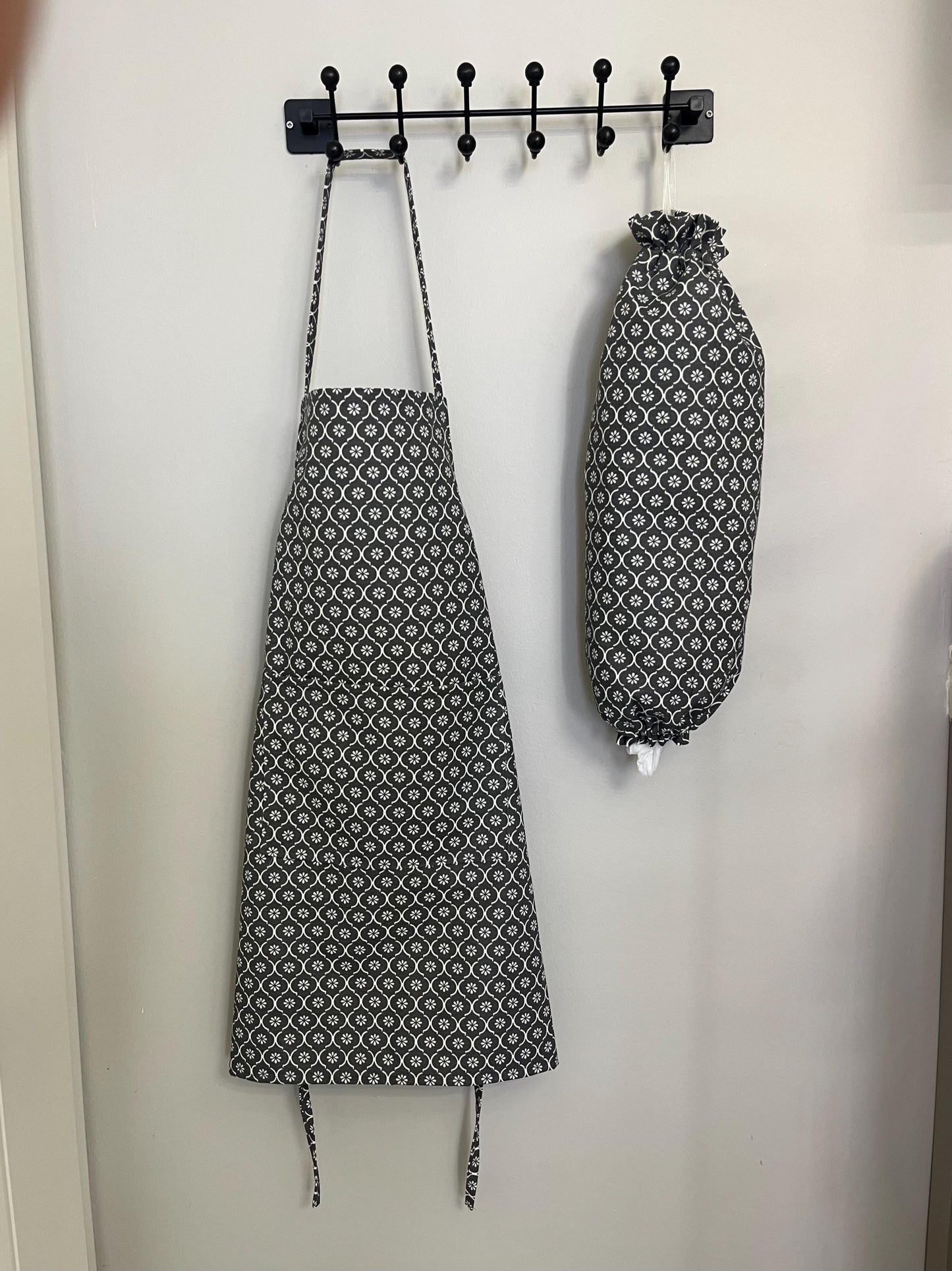 Handmade Grey Floral Apron & Matching Plastic Bag Holder – Full Bib Kitchen Apron with Pocket – Water-Repellent & Stain-Resistant Cooking Set